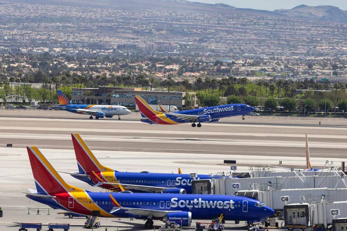 Un avión de Southwest Airlines despega del Aeropuerto Internacional Harry Reid, el viernes 21 ...