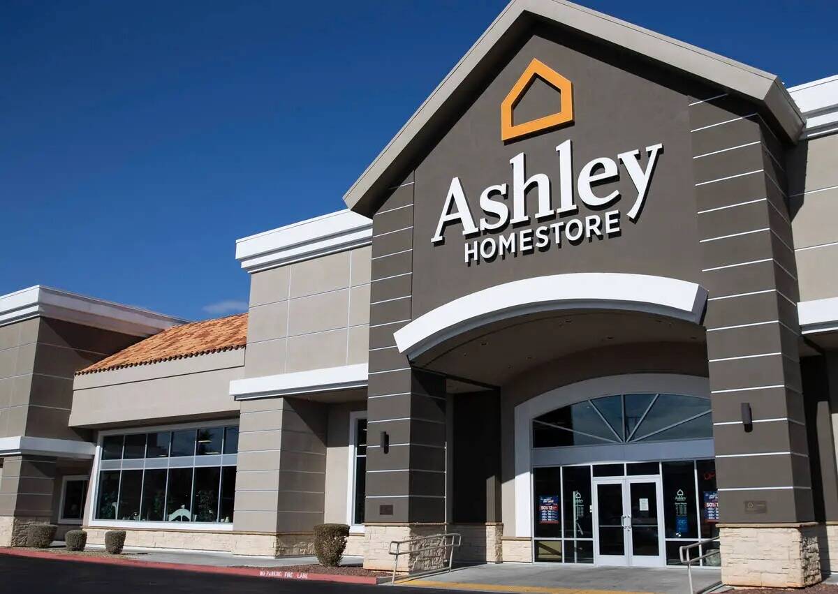Tienda de muebles Ashley en 9200 W. Sahara Ave. (Bizuayehu Tesfaye/Las Vegas Review-Journal)