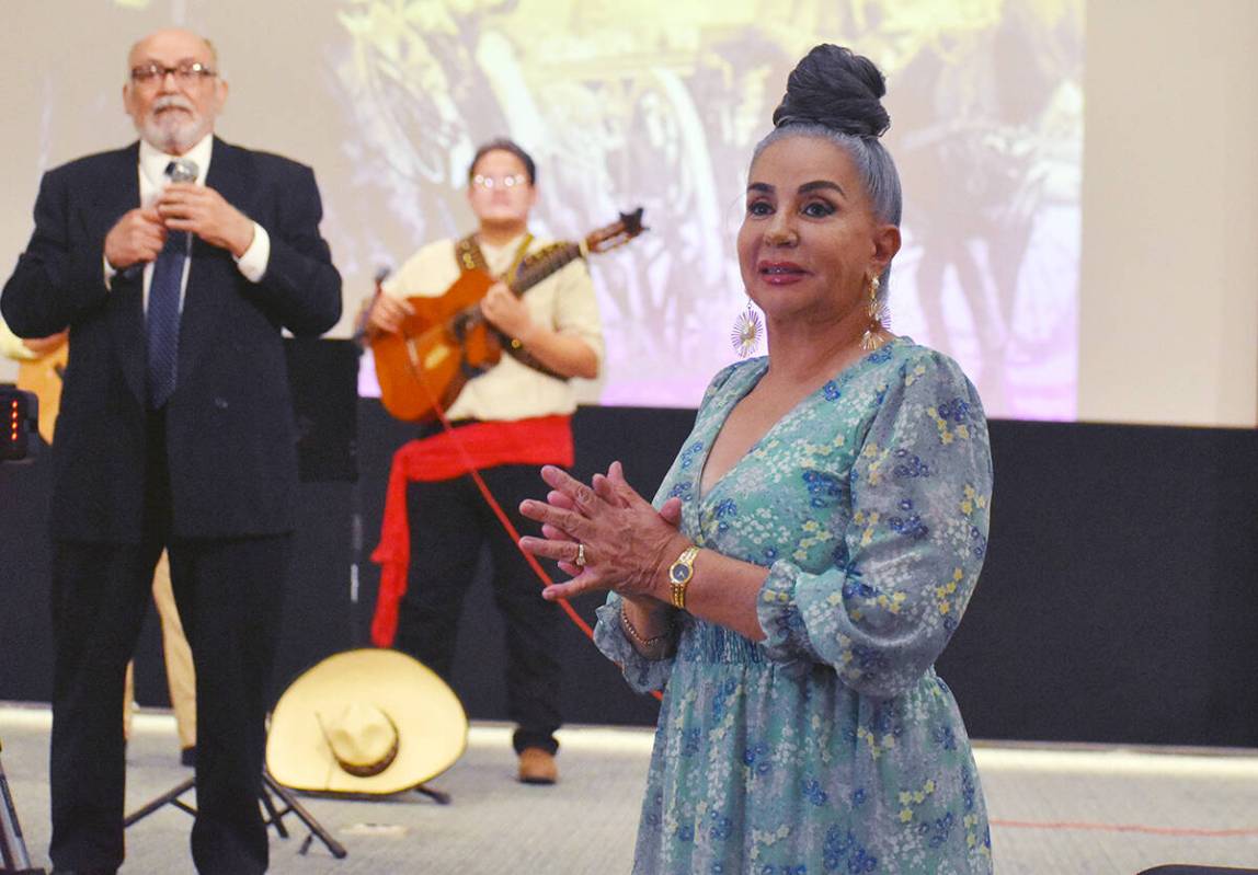 Un nutrido grupo de personas acudió a la clausura de las Jornadas Villistas. En la foto Mimí ...