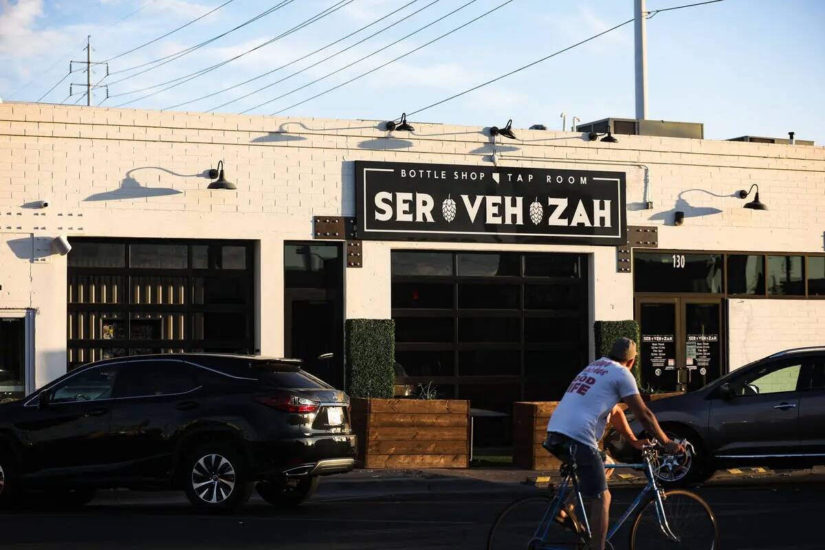 Servehzah Bottle Shop and Tap Room en el Arts District de Las Vegas, martes 25 de julio de 2023 ...