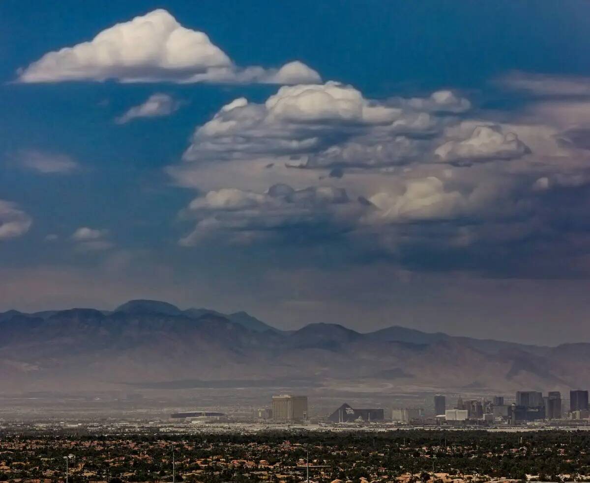 Nubes sobre el Strip en Las Vegas el domingo 23 de julio de 2023. (Rachel Aston/Las Vegas Revie ...