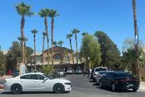 La policía de Las Vegas investiga un tiroteo mortal en la cuadra 2700 de West Serene Avenue el ...