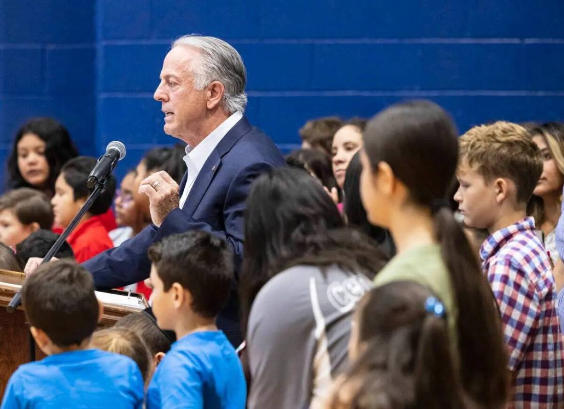 El gobernador Joe Lombardo habla durante un mitin de "elección de escuela" en Saint Anne Catho ...