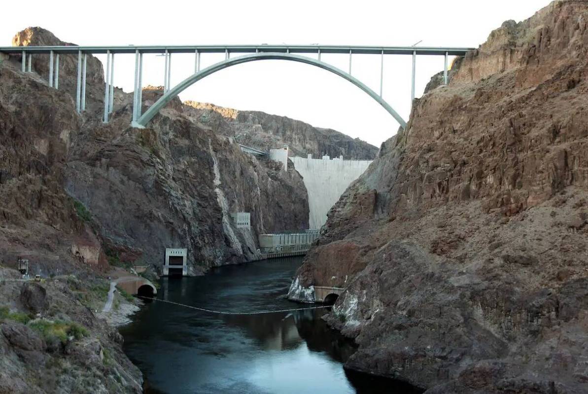 El puente de circunvalación de U.S. Highway 93 y la Presa Hoover, cerca de la Presa Hoover (La ...