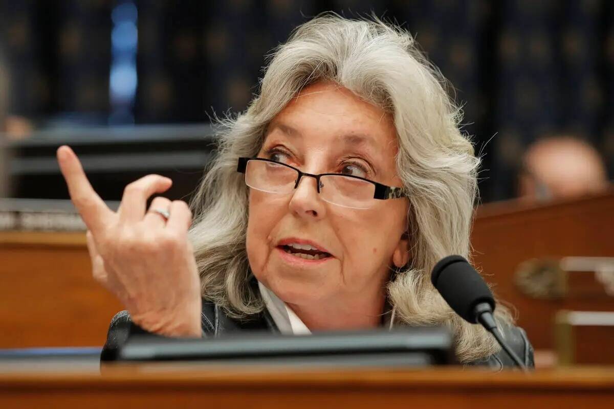 ARCHIVO - La representante demócrata federal Dina Titus habla durante una audiencia de la Comi ...