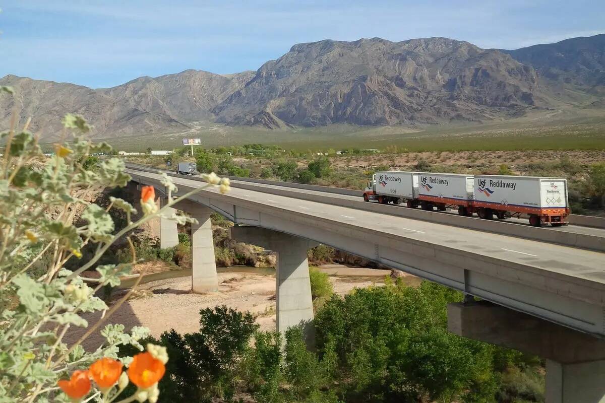 Un reemplazo de 56 millones de dólares para el Virgin River Bridge N º 1 a lo largo de la Int ...