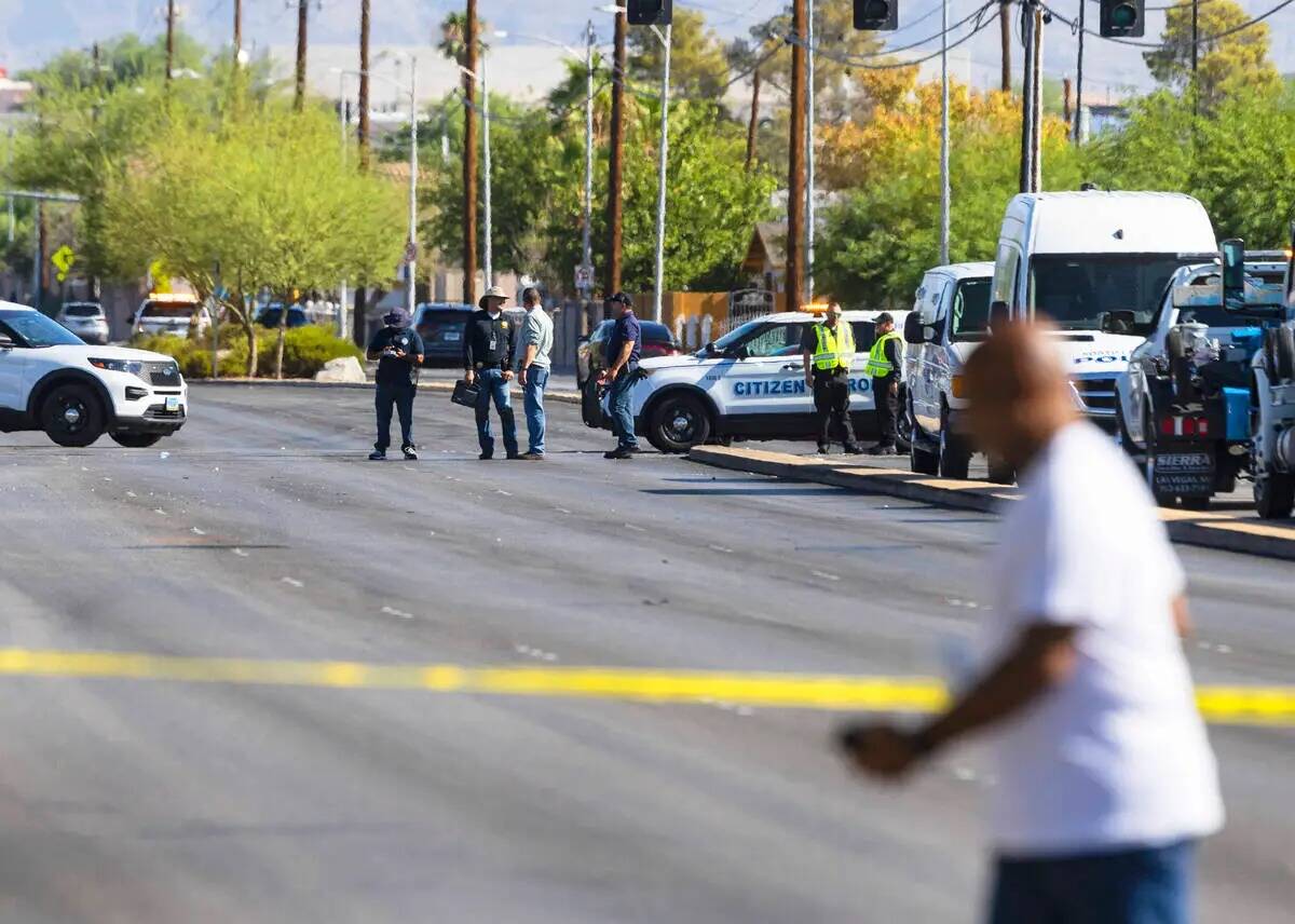 La policía de North Las Vegas investiga después de que tres personas murieran y dos resultara ...