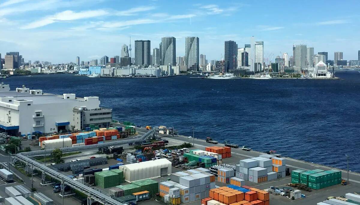 Esta foto del 27 de junio de 2018 muestra el horizonte de Tokio en la Bahía de Tokio. (Las Veg ...