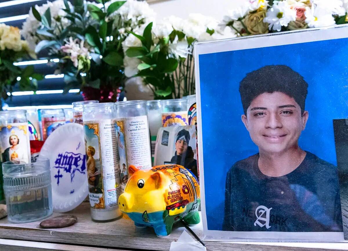 Un monumento a Angel Naranjo, en la casa de su familia, el martes 8 de agosto de 2023, en Las V ...