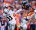 El wide receiver de los Raiders Henry Ruggs III (11) busca un pase largo sobre el cornerback de ...