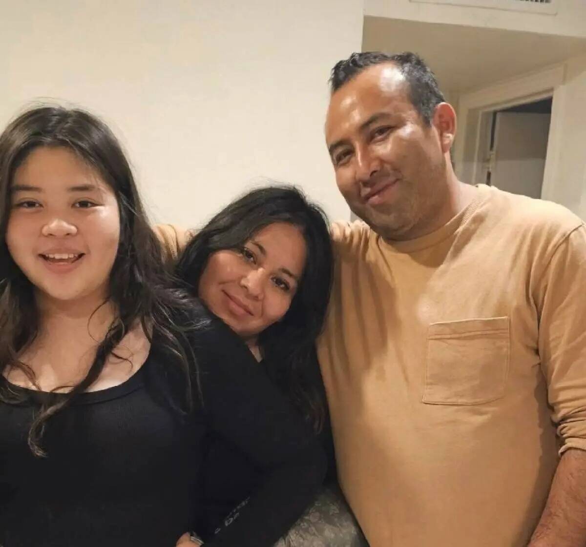 José Carlos Hernández Pérez, a la derecha, con su familia (Cortesía de la familia Hernández)