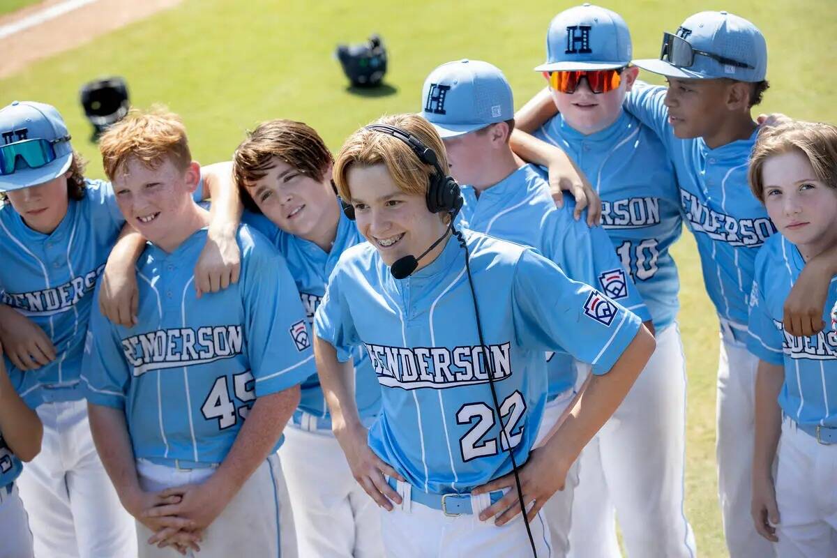 El lanzador de Henderson Nolan Gifford (22) habla con ESPN después de lanzar un no-hitter dura ...