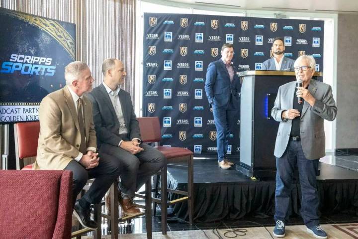 El dueño de Vegas Golden Knights, Bill Foley, habla durante una conferencia de prensa en Circa ...