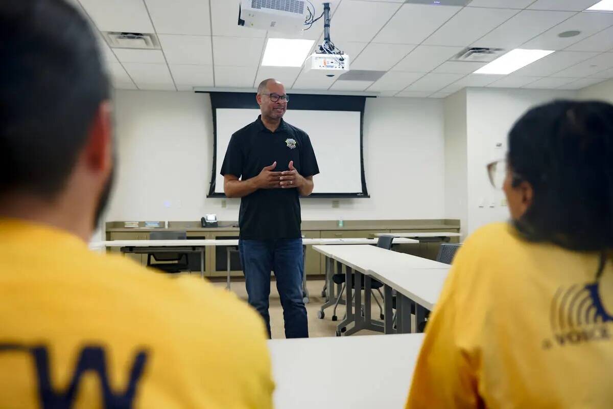 El fiscal general de Nevada Aaron Ford se dirige al público en una sesión de escucha destinad ...