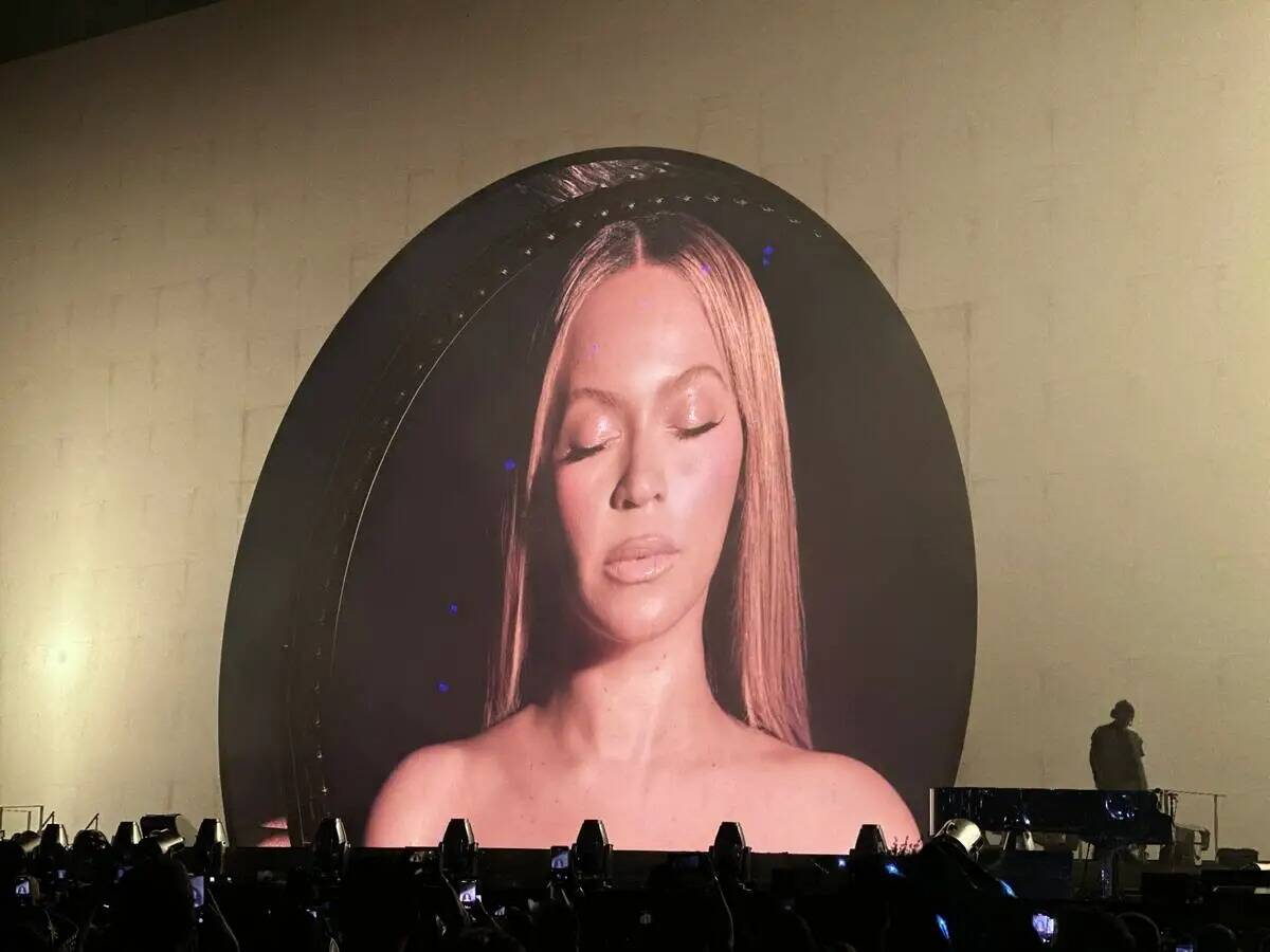 Una imagen del espectáculo "Renaissance World Tour" de Beyoncé en el Allegiant Stadium el sá ...