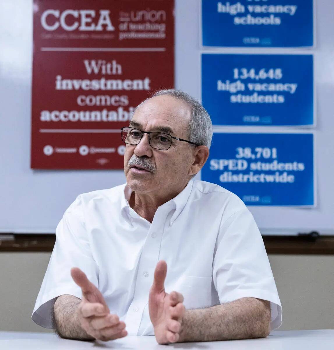 John Vellardita, director ejecutivo de la Asociación de Educación del Condado Clark, habla du ...