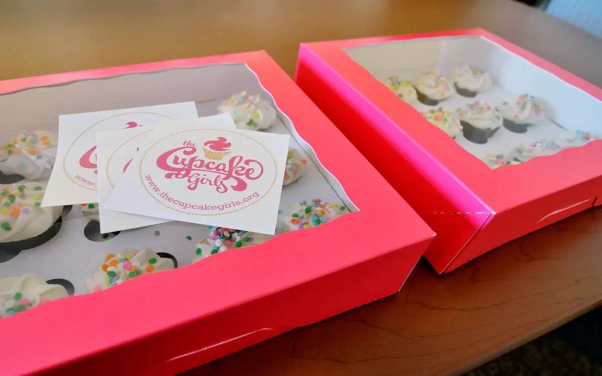 Cupcakes listos para su entrega en las oficinas de Cupcake Girls en Las Vegas. (Las Vegas Revie ...