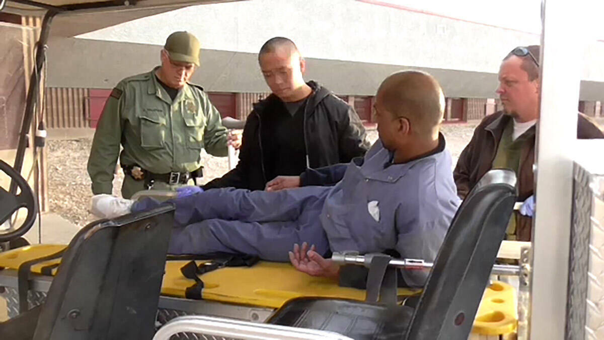 Captura de pantalla de un video mostrado durante el juicio en el que se ve al recluso Reginald ...
