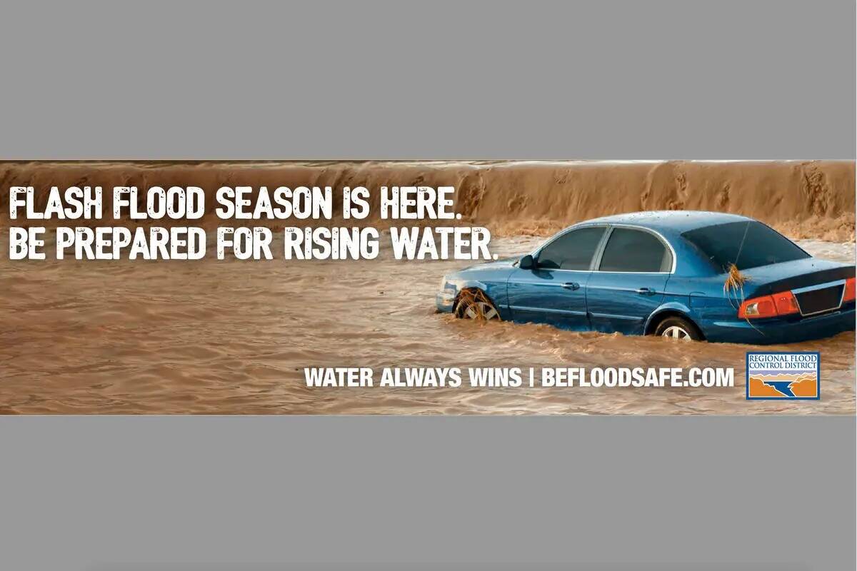 Uno de los anuncios del Distrito Regional de Control de Inundaciones destinado a concienciar so ...
