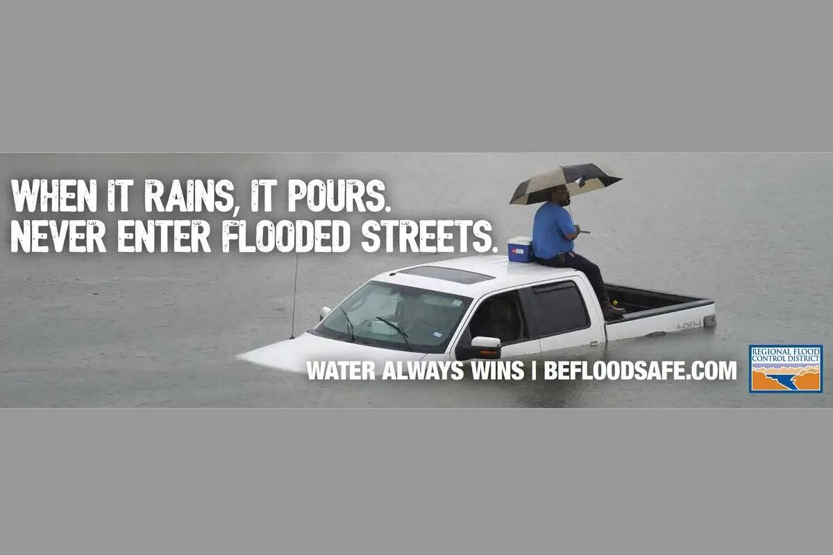 Uno de los anuncios del Distrito Regional de Control de Inundaciones para concienciar sobre los ...