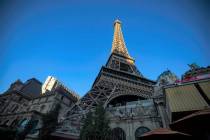 La réplica de la Torre Eiffel en Paris Las Vegas verá el debut del Chéri rooftop lounge, baj ...
