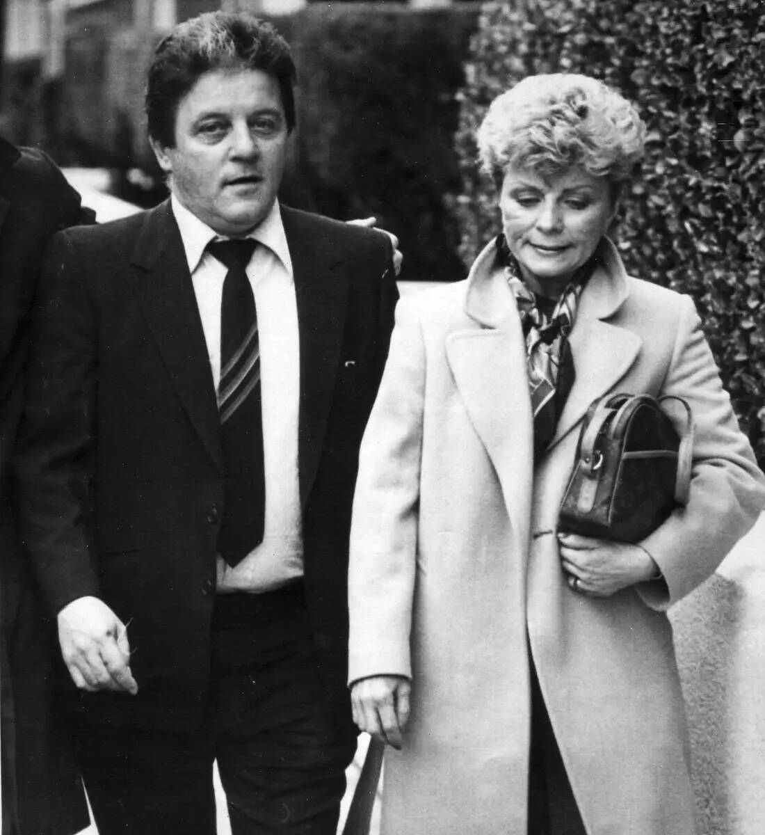Anthony Spilotro, con su esposa Nancy, en su juicio por chantaje en Las Vegas en 1986. ( Scott ...