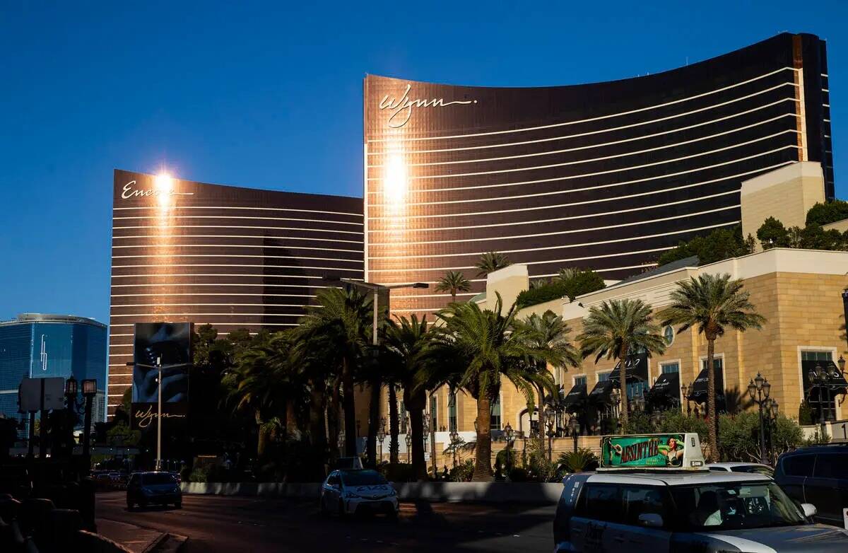 Wynn y Encore se ven a lo largo de Las Vegas Strip el martes 15 de febrero de 2022, en Las Vega ...