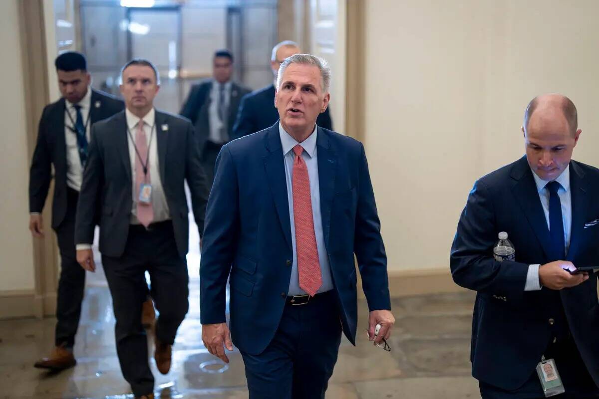 El presidente de la Cámara de Representantes, el republicano Kevin McCarthy, llega al Capitoli ...
