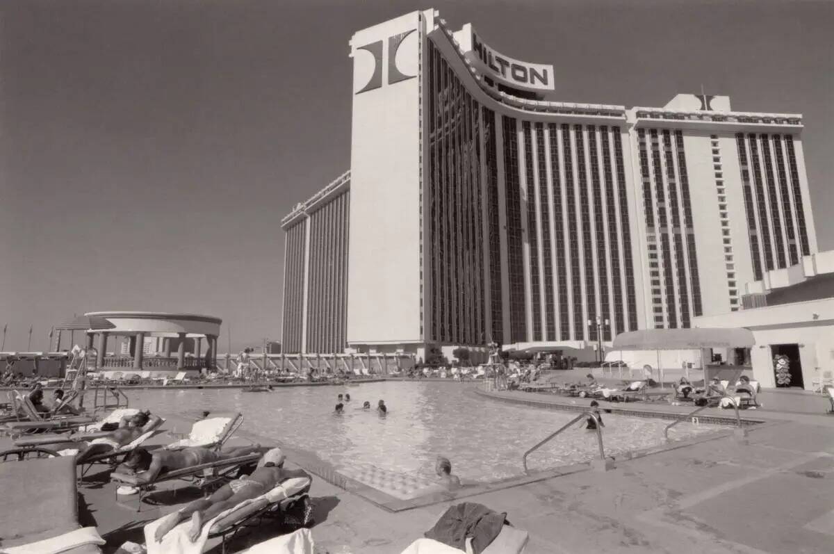 Esta foto de archivo sin fecha muestra el exterior del Hilton de Las Vegas. (Las Vegas News Bureau)