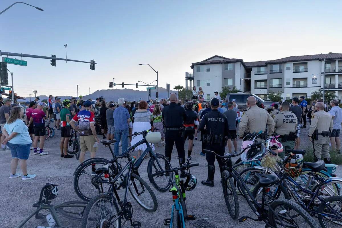 Los seres queridos de Andreas Probst, un ciclista que murió en un atropello con fuga mientras ...