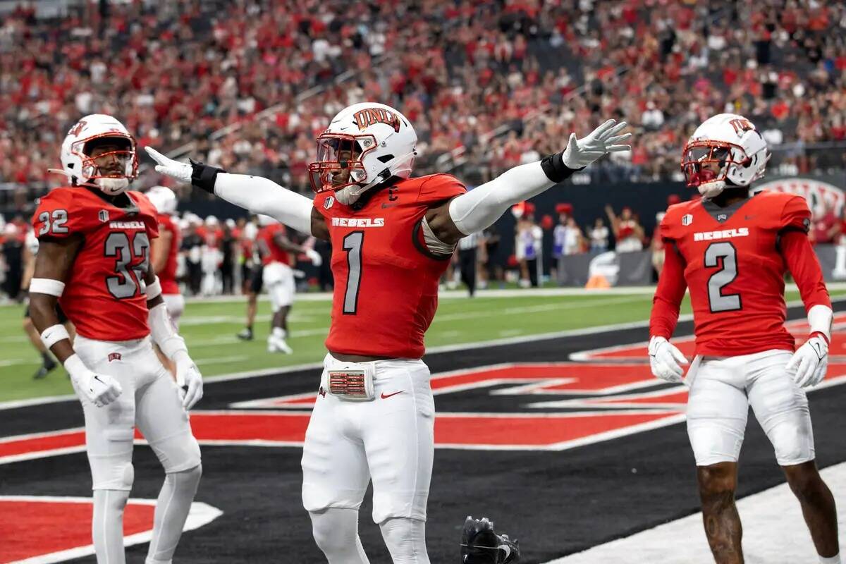 El defensa de la UNLV Jerrae Williams (1) celebra después de detener un touchdown de Vanderbil ...