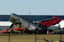 Restos de dos aviones que se estrellaron durante un espectáculo aéreo en el Aeropuerto Ejecut ...