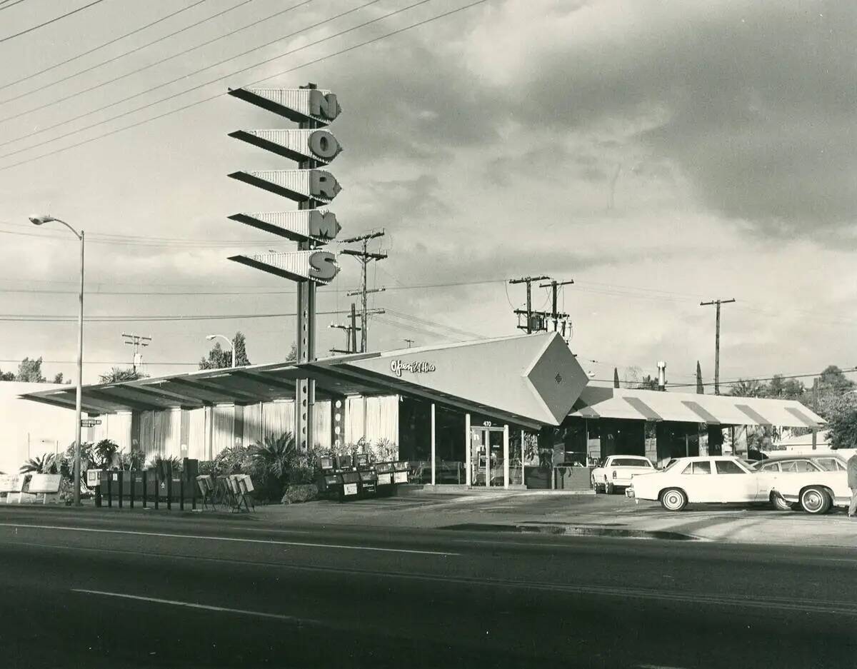 El restaurante Norms de La Cienega Boulevard, en Los Ángeles, a finales de la década de 1950. ...
