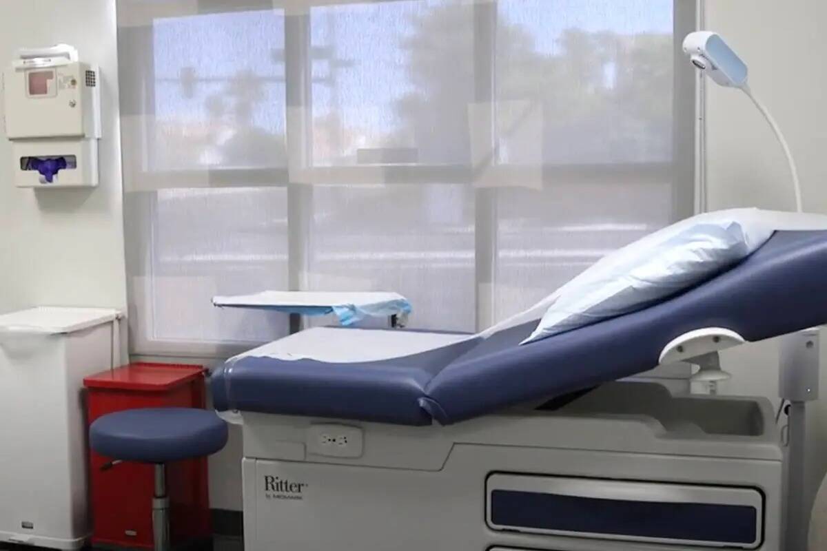 Una sala de examen se muestra en la ciudad de Henderson del nuevo Centro de Salud y Bienestar d ...