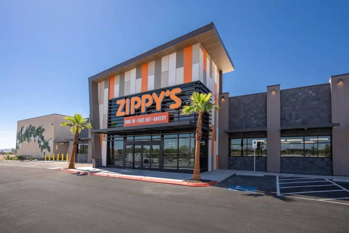 El exterior de Zippy's en el suroeste de Las Vegas, el primer local fuera de Hawái de esta cad ...