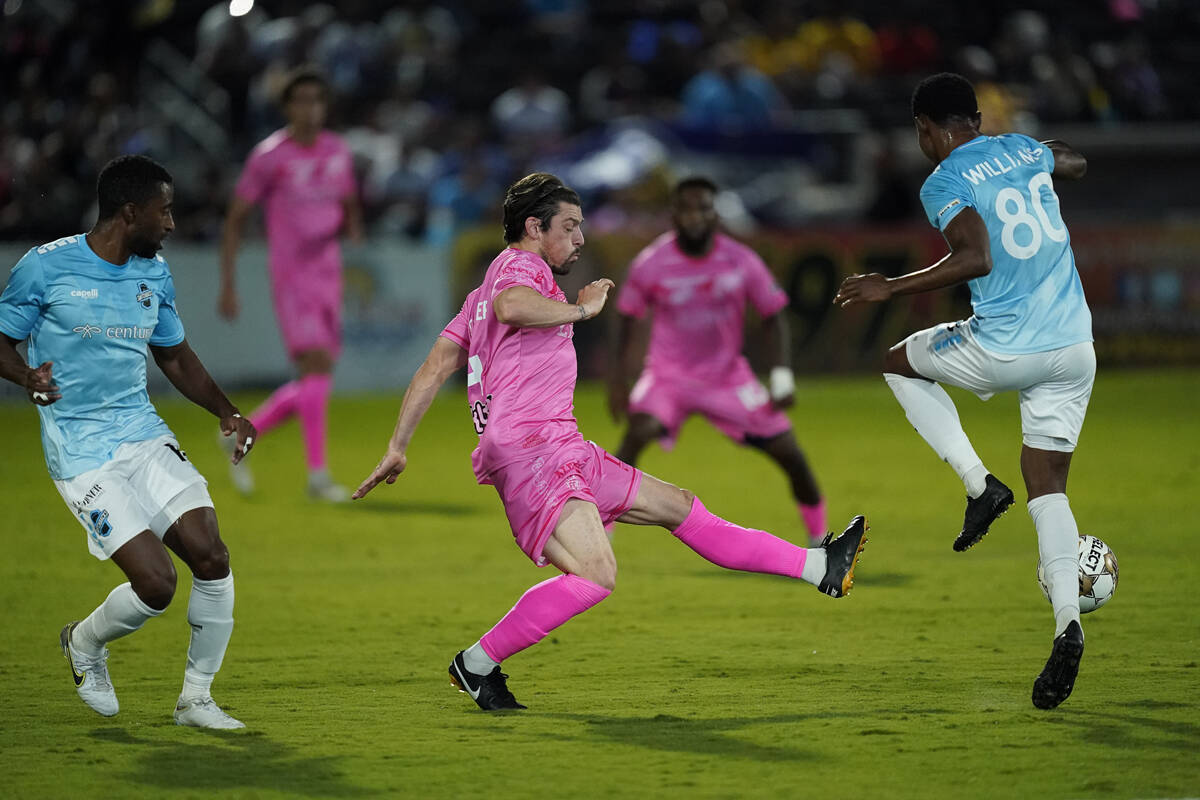 Los Lights de la USL se enfrentaron a los Colorada Springs Switchbacks en Las Vegas Ballpark el ...