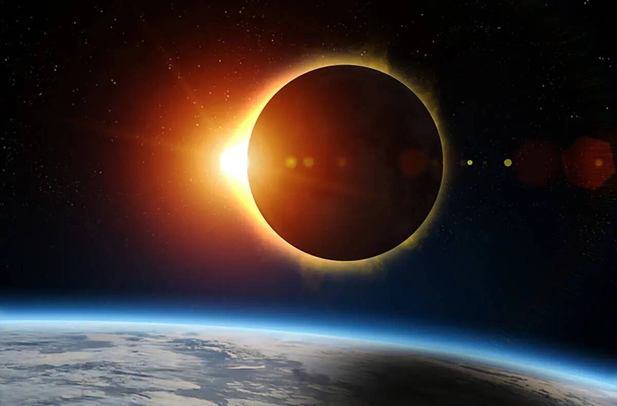 Un eclipse solar es cuando la luna pasa entre la Tierra y el sol. (Getty Images, elementos prop ...