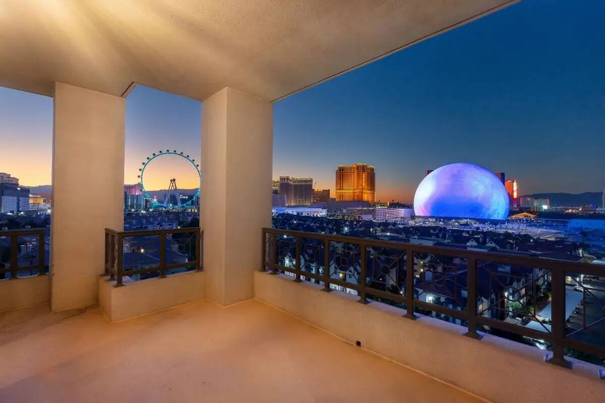 Este condominio de Park Tower tiene vistas despejadas a Sphere. (Frank Napoli)