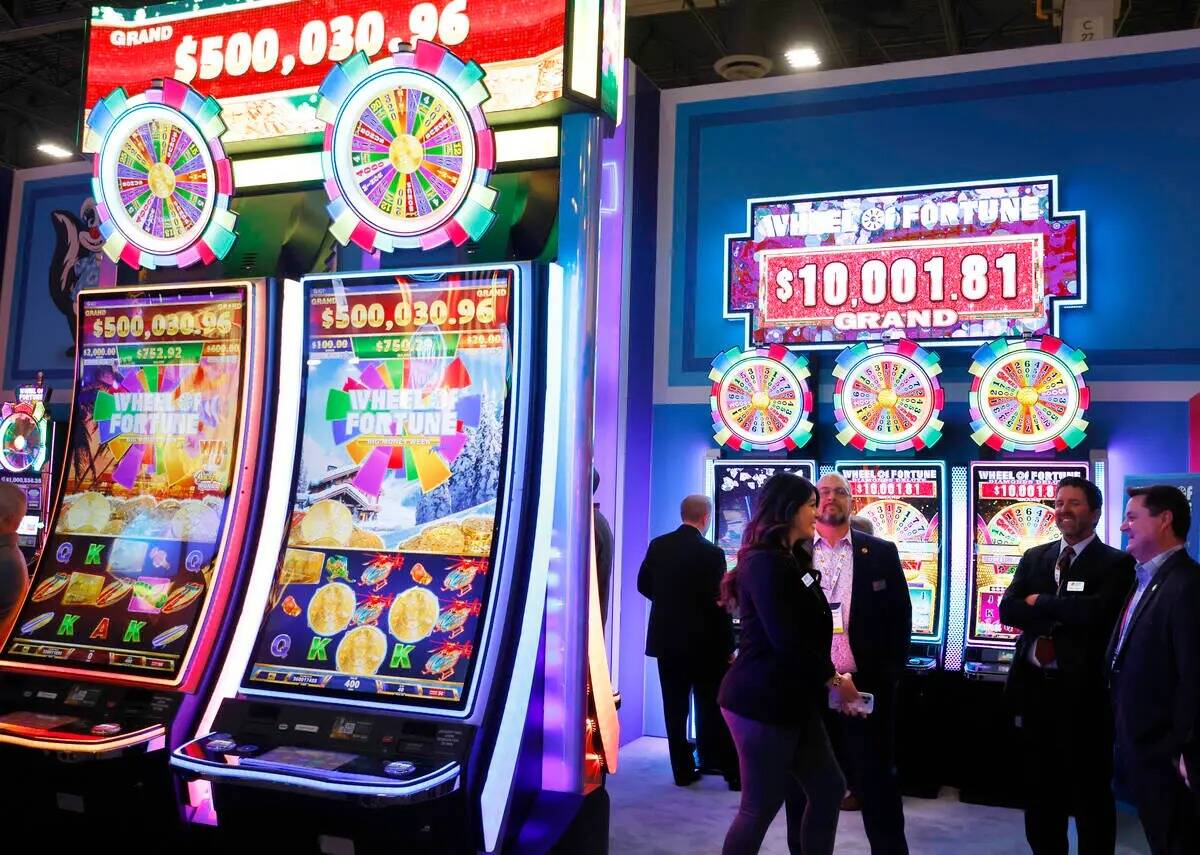 Los juegos Wheel of Fortune de IGT se muestran en el stand de IGT en G2E Las Vegas, el martes 1 ...
