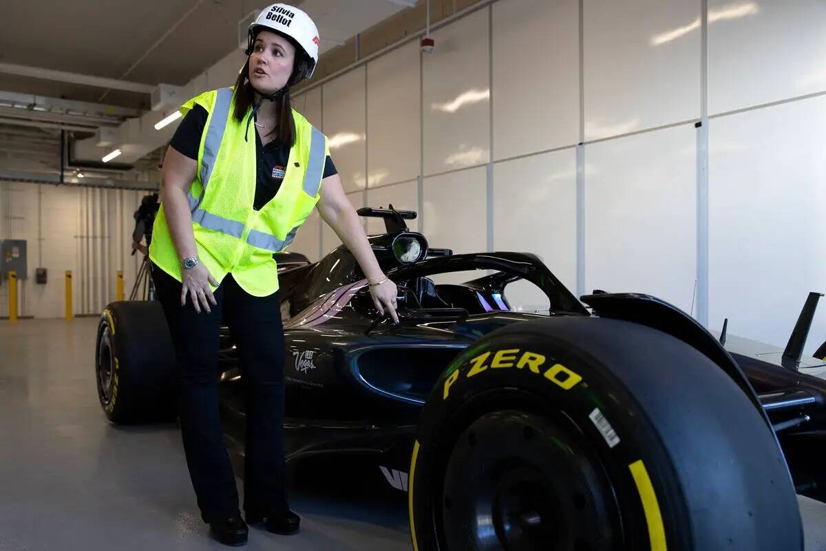 La directora de Operaciones de Carrera del Grand Prix de Las Vegas, Silvia Bellot, describe las ...