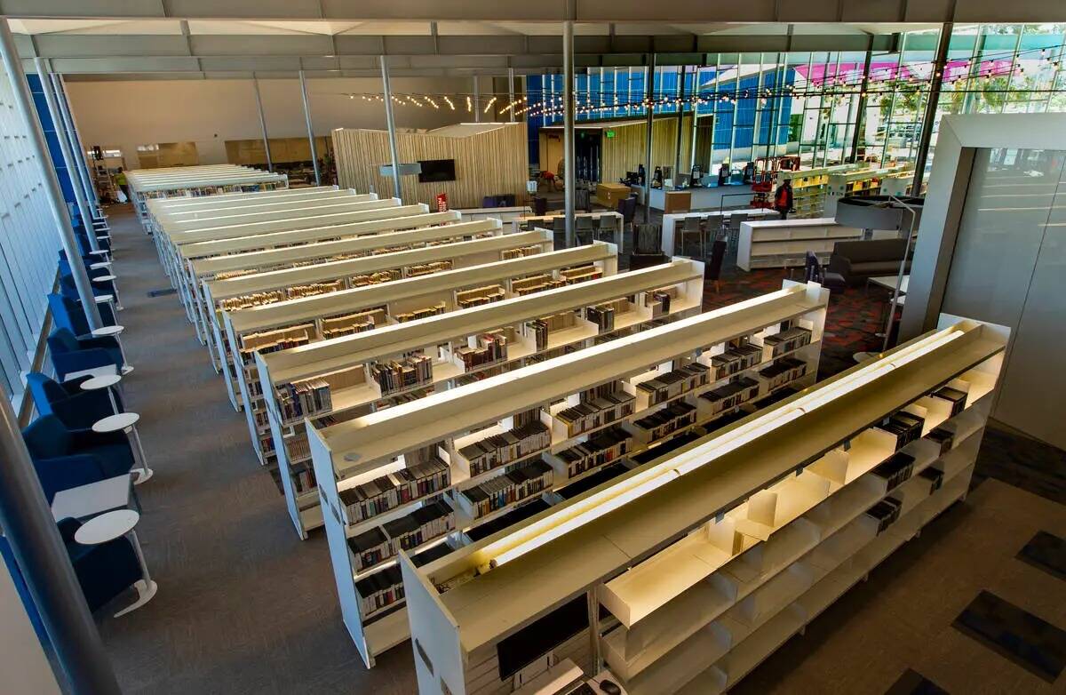 ARCHIVO - Estantes de materiales ya están abastecidos dentro de la nueva Biblioteca del Este d ...
