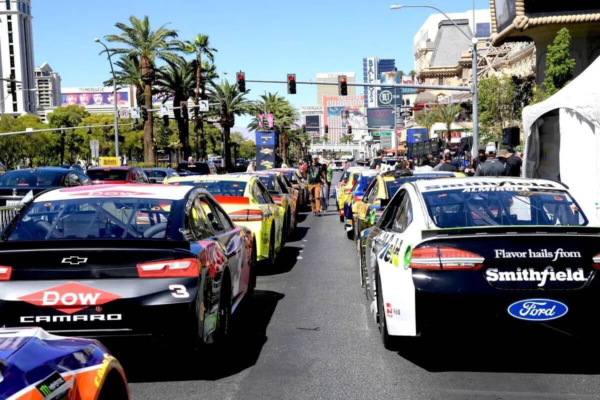 Desfile de NASCAR y Burnouts en el Strip de Las Vegas. Jueves 13 de septiembre de 2018. (Glenn ...