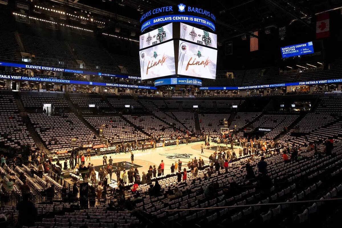 Las Vegas Aces y las New York Liberty calientan antes del tercer partido de la final de balonce ...