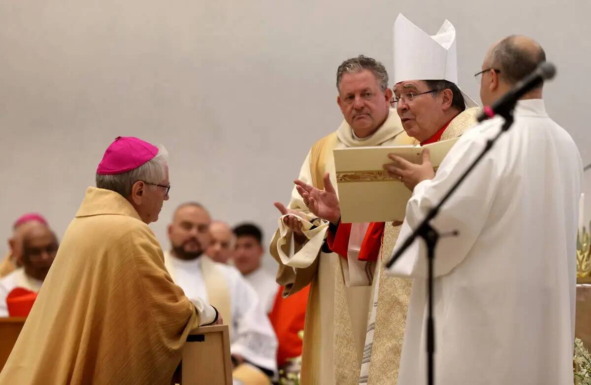 El Nuncio Apostólico en Estados Unidos (Embajador de la Santa Sede), el Cardenal Christophe Pi ...