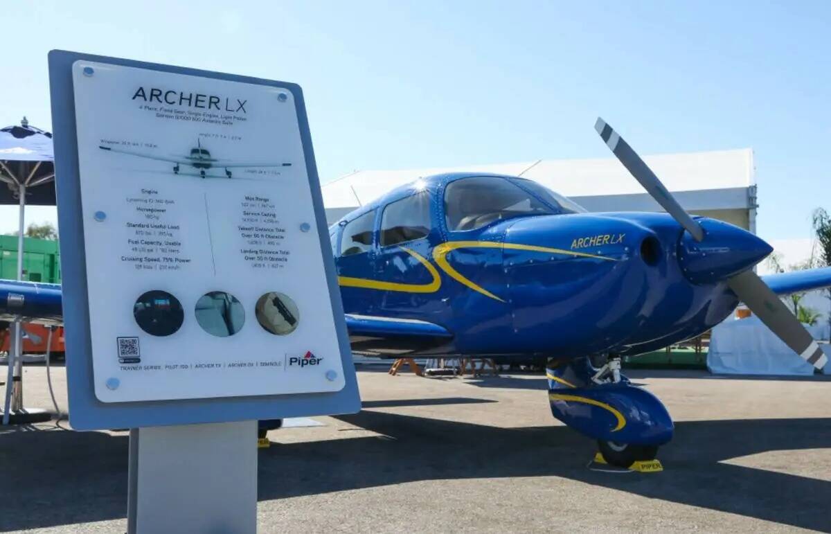 Un Archer LX expuesto en la 2023 NBAA Business Aviation Convention & Exhibition celebrada en el ...