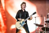 Billie Joe Armstrong de Green Day se presenta durante el Festival de Música Louder Than Life e ...