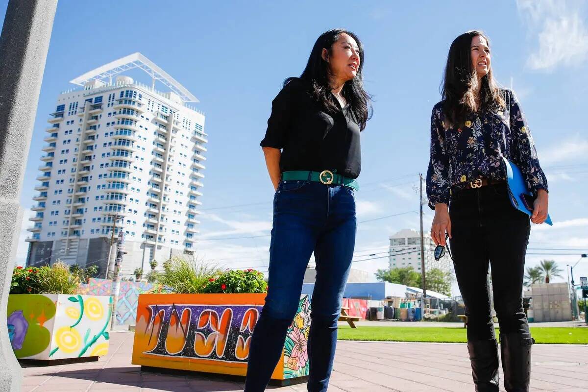 Weina Zhang, directora ejecutiva y fundadora de Z Life, a la izquierda, y Anna Olin, directora ...