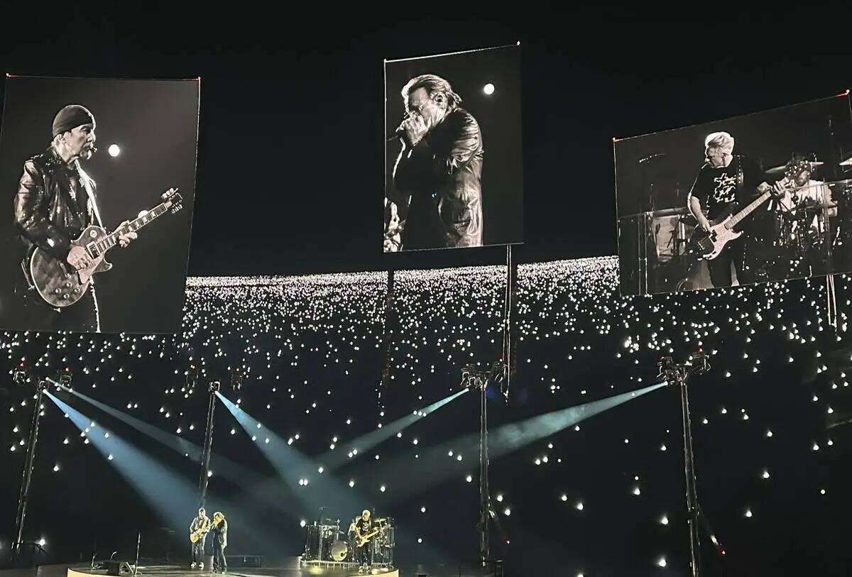 U2 aparece durante el estreno de "U2 UV: Achtung Baby" en el Sphere el viernes 29 de septiembre ...