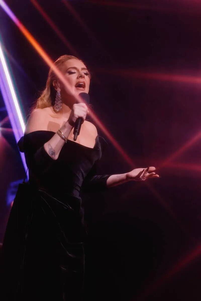 La superestrella del pop Adele se presenta en su residencia "Weekends With Adele" en el Colosse ...
