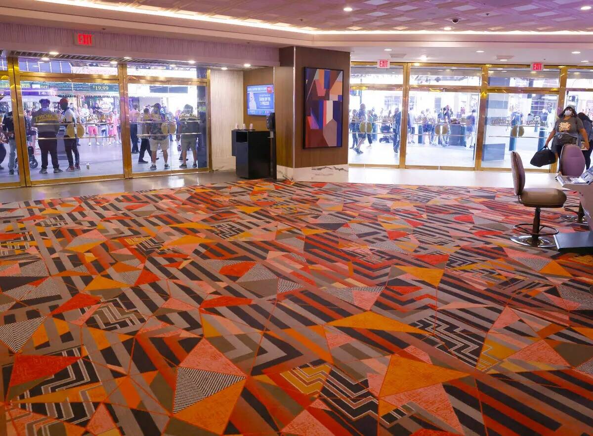 La nueva alfombra reemplazada de Fremont se ve como parte de un proyecto de renovación de $ 50 ...